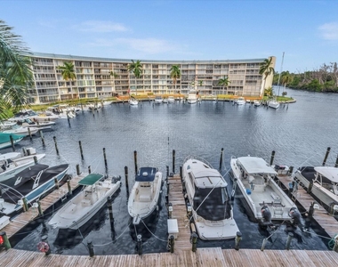 1537 E Hillsboro Boulevard - Photo Thumbnail 27