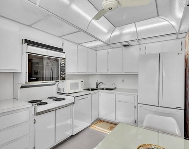 1537 E Hillsboro Boulevard - Photo Thumbnail 8