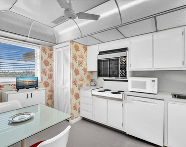 1537 E Hillsboro Boulevard - Photo Thumbnail 5