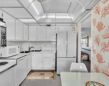 1537 E Hillsboro Boulevard - Photo Thumbnail 9