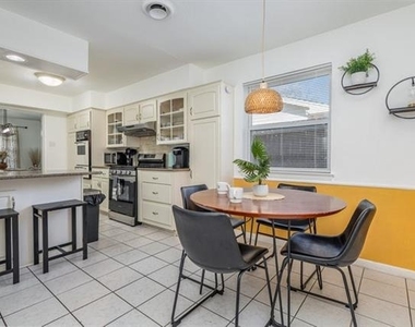 2404 Crestview Circle - Photo Thumbnail 14