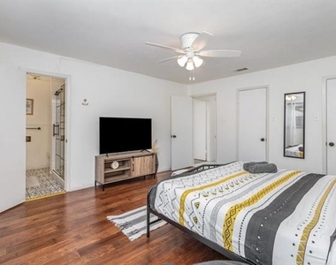 2404 Crestview Circle - Photo Thumbnail 17