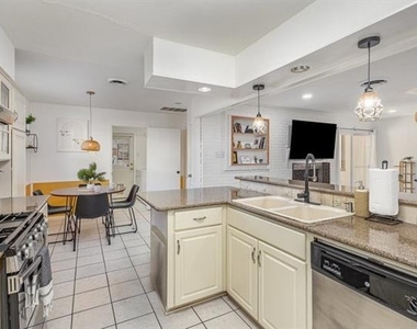 2404 Crestview Circle - Photo Thumbnail 13