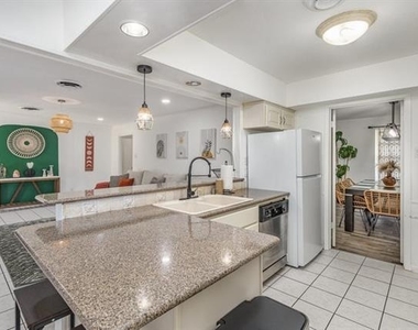 2404 Crestview Circle - Photo Thumbnail 10