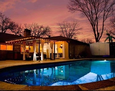 2404 Crestview Circle - Photo Thumbnail 2