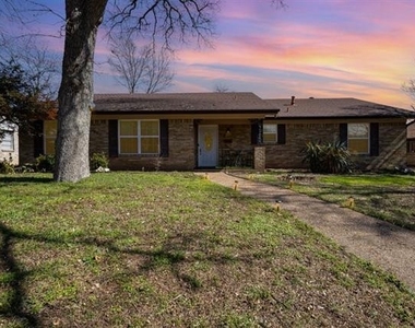 2404 Crestview Circle - Photo Thumbnail 5