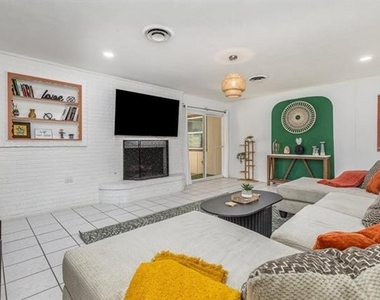 2404 Crestview Circle - Photo Thumbnail 8