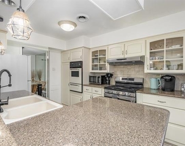 2404 Crestview Circle - Photo Thumbnail 12