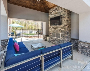 1021 Glenn Valley Lane - Photo Thumbnail 5
