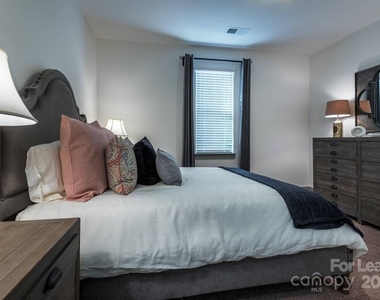 1021 Glenn Valley Lane - Photo Thumbnail 21