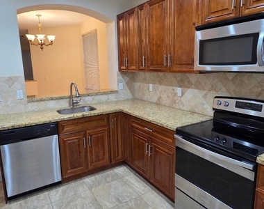 2791 S Evergreen Circle - Photo Thumbnail 2