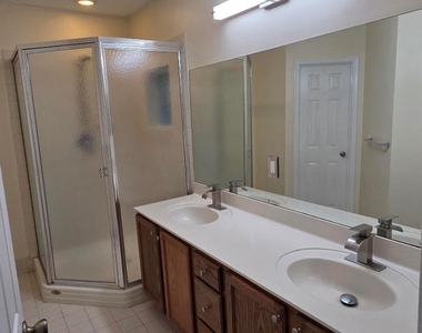 2791 S Evergreen Circle - Photo Thumbnail 10