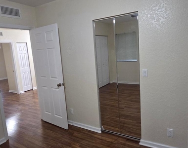 2791 S Evergreen Circle - Photo Thumbnail 7