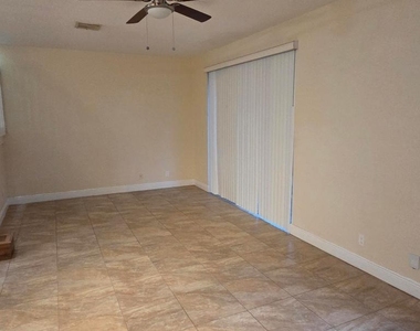 2791 S Evergreen Circle - Photo Thumbnail 3