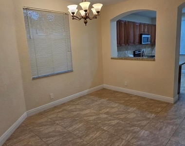 2791 S Evergreen Circle - Photo Thumbnail 4