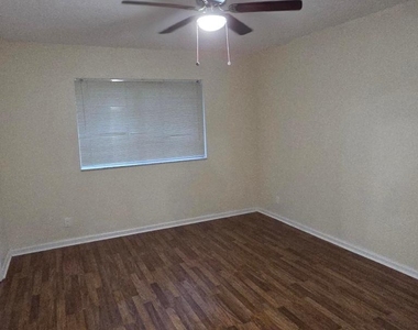 2791 S Evergreen Circle - Photo Thumbnail 6