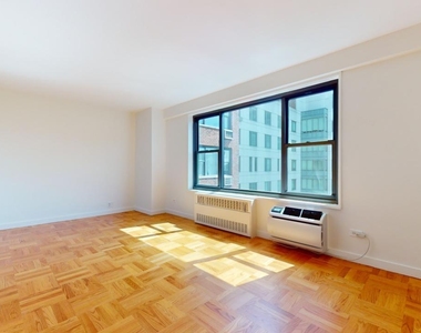 Fourth Avenue - Photo Thumbnail 5