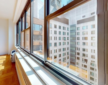Fourth Avenue - Photo Thumbnail 6