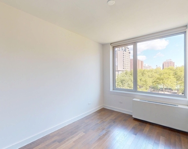 801 Amsterdam Ave - Photo Thumbnail 3