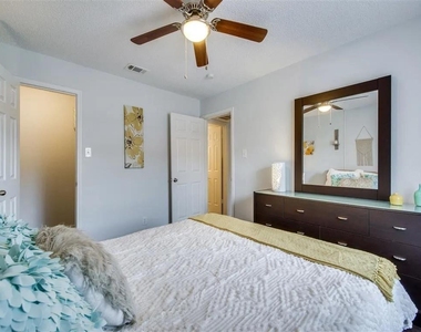 7610 Cameron Rd - Photo Thumbnail 14