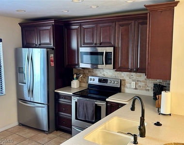 11110 Caravel Circle - Photo Thumbnail 3