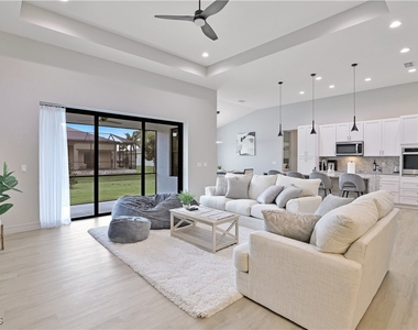 217 Nw 36th Avenue - Photo Thumbnail 3