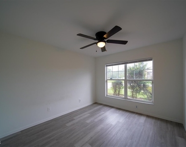1502 Scholar Court - Photo Thumbnail 14