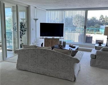 7515 Pelican Bay Boulevard - Photo Thumbnail 16