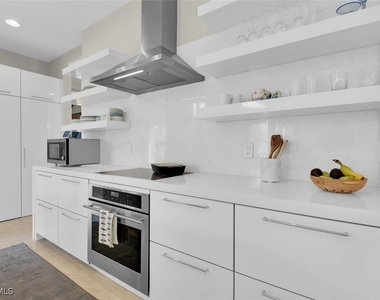 684 10th Avenue S - Photo Thumbnail 8