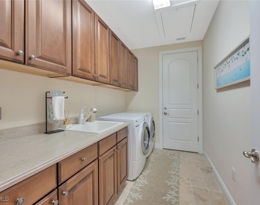 2543 Marquesa Royale Lane - Photo Thumbnail 38