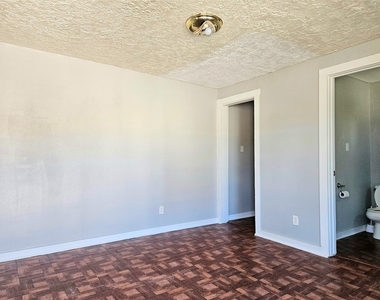 5008 Avenue S - Photo Thumbnail 1