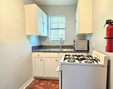 5008 Avenue S - Photo Thumbnail 4