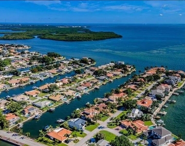 2001 Hawaii Avenue Ne - Photo Thumbnail 47