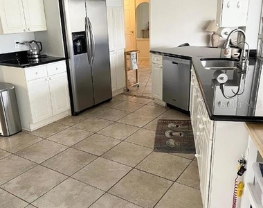 2001 Hawaii Avenue Ne - Photo Thumbnail 15