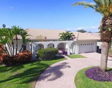 2001 Hawaii Avenue Ne - Photo Thumbnail 1