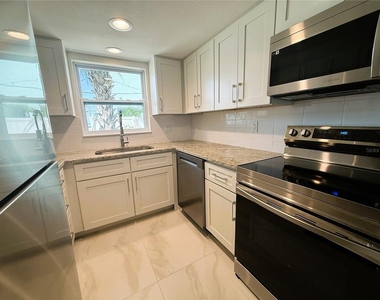 14120 Palm Street - Photo Thumbnail 5