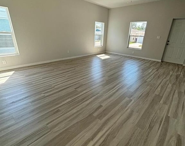 1466 Las Villas Boulevard - Photo Thumbnail 8