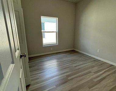 1466 Las Villas Boulevard - Photo Thumbnail 5