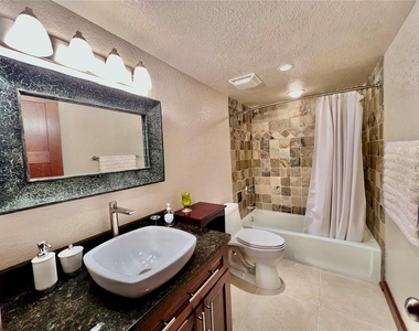 3220 Southshore Drive - Photo Thumbnail 23