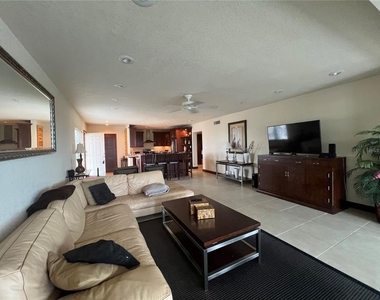 3220 Southshore Drive - Photo Thumbnail 11