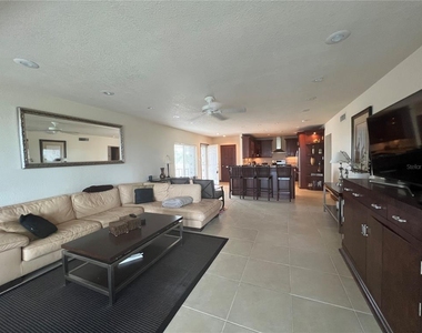 3220 Southshore Drive - Photo Thumbnail 12