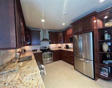 3220 Southshore Drive - Photo Thumbnail 8