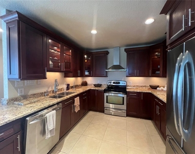 3220 Southshore Drive - Photo Thumbnail 7