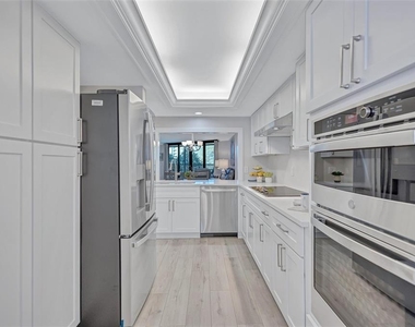 5880 Midnight Pass Road - Photo Thumbnail 12