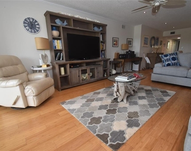 1520 Pelican Point Drive - Photo Thumbnail 7