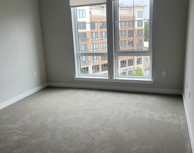 467 West Avenue - Photo Thumbnail 6