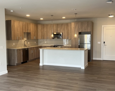 467 West Avenue - Photo Thumbnail 2