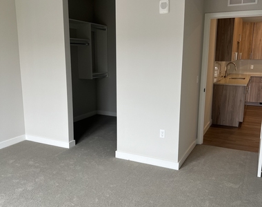 467 West Avenue - Photo Thumbnail 4