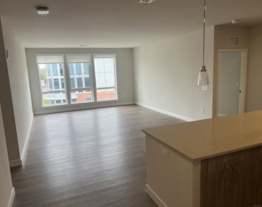 467 West Avenue - Photo Thumbnail 3
