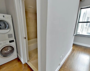 East 100th Street - Photo Thumbnail 4